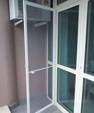 антимоскитная дверь на балконе